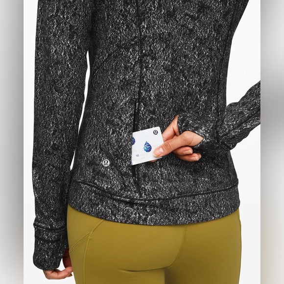 LULULEMON | Outrun the Elements 1/2 Zipper - Picture 3 of 16